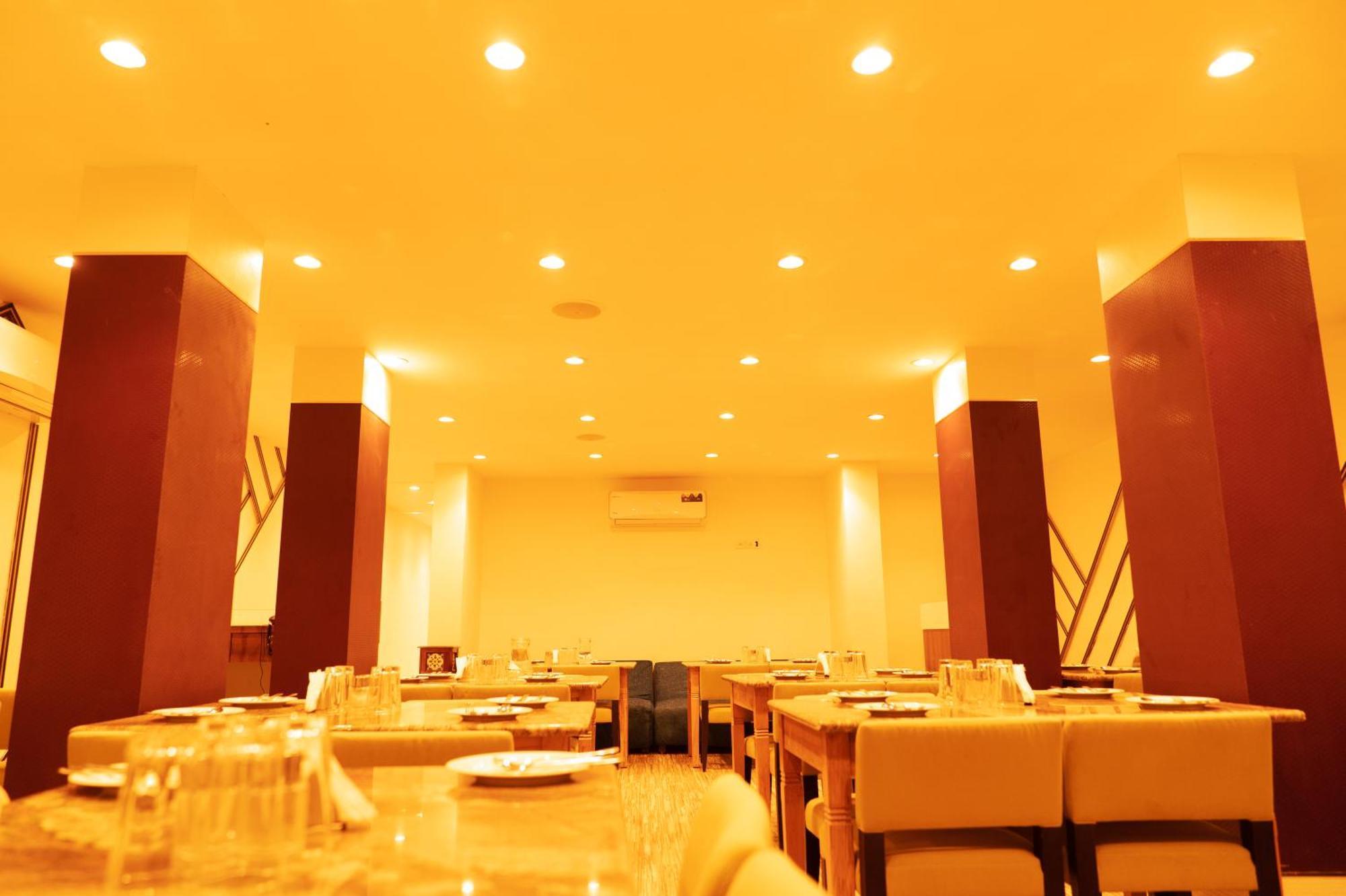 The Flamboyant Natraj Hotel Bharuch Luaran gambar