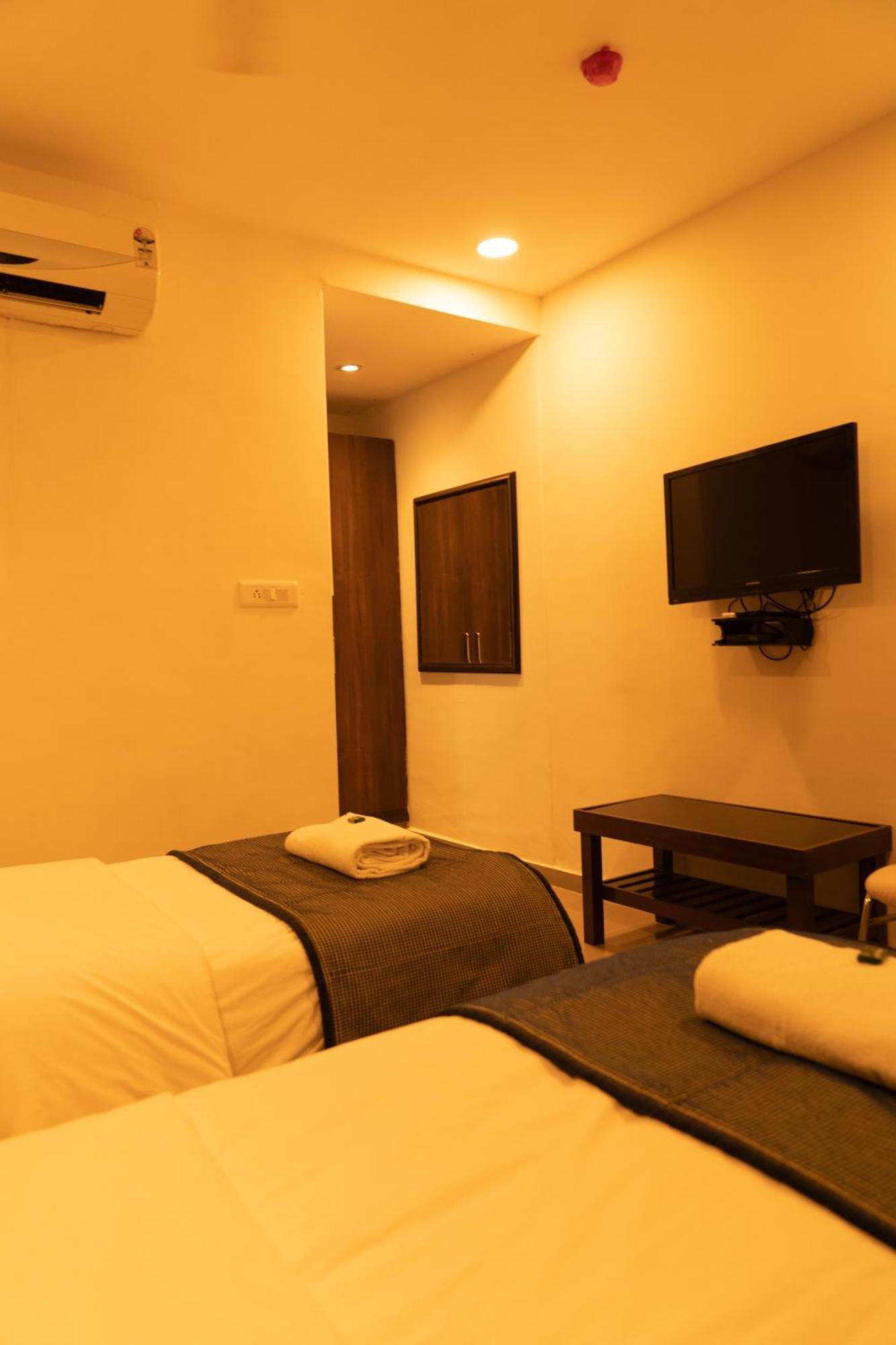 The Flamboyant Natraj Hotel Bharuch Luaran gambar