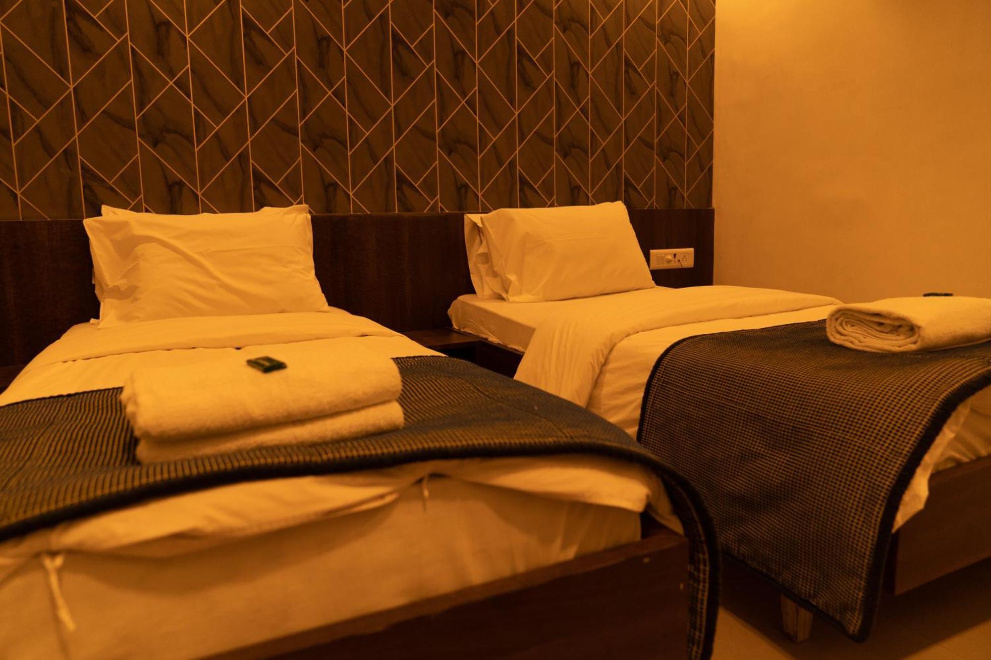 The Flamboyant Natraj Hotel Bharuch Luaran gambar